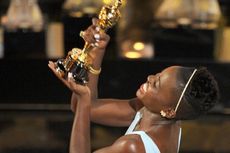 Lupita Nyong’o Genggam Oscar Pertama dalam Kariernya 