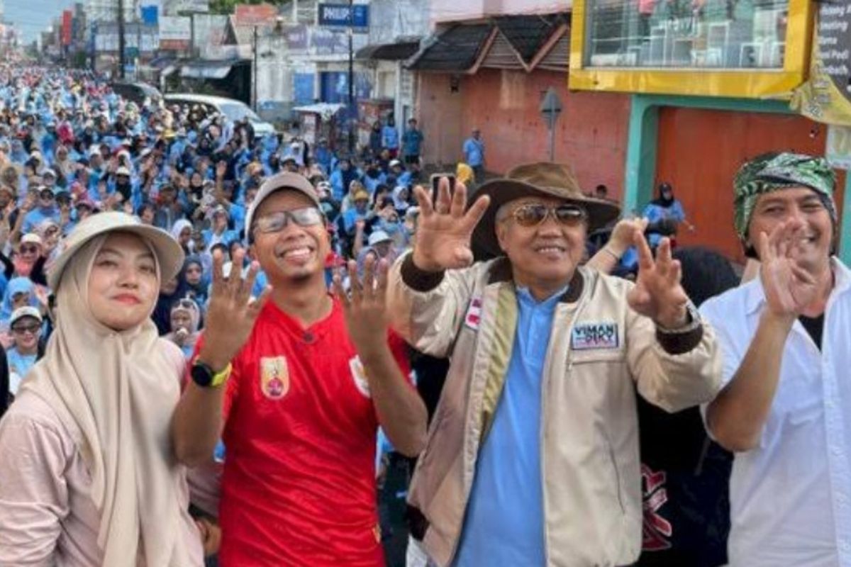 Wali Kota dan Wakil Wali Kota Tasikmalaya terpilih, Viman Alfarizi-Dicky Candra saat bersama Ketua DPD Jawa Barat Amir Mahpud saat masa kampanye Pilkada 2024 serentak yang lalu.