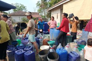 'Ekonomi Sudah Susah, Masak Harus Keluar Uang Beli Air' Saat Warga Bekasi Dilanda Kekeringan