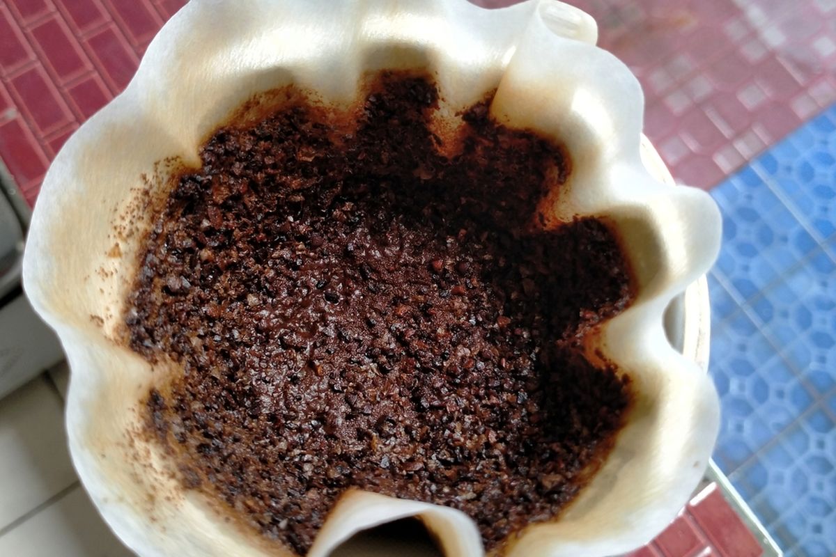 Ampas kopi tidak disarankan untuk dipakai ulang. Bahan ini lebih baik digunakan untuk membuat pupuk dan scrub.