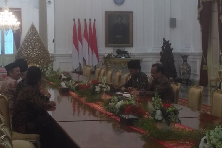 Majelis Ulama Indonesia Maruf Amin mendadak menemui Presiden Joko Widodo di Istana Kepresidenan, Jakarta, Jumat (31/3/2017)