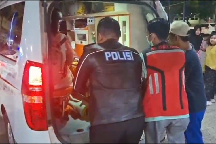 Ambulans Bawa Pasien Kritis Mogok di Tol Pekanbaru-Dumai hingga Keluarga Histeris, Polantas Beri Pertolongan