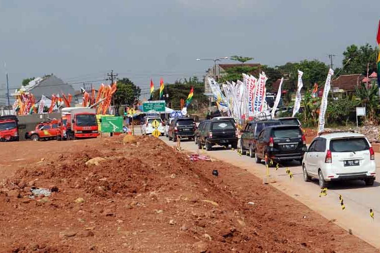 Jalur keluar Jalan Tol Fungsional Brebes (Kaligangsa) - Gringsing (Batang) di Gringsing.