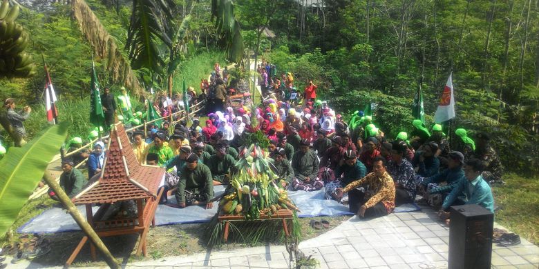 Dusun Tritis punya daya tarik budaya, yakni: nyadran dan merti dusun sebelum memasuki bulan Ramadhan. Dalam tradisi budaya itu, warga menggelar tawasulan atau tahlilan di kaki Puncak Widosari. Awal Mei 2018 lalu, warga Tritis menggelar nyadran dan merti dusun ini.