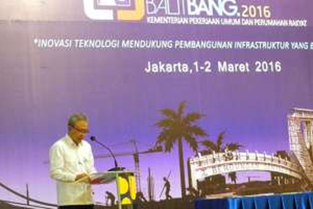 Kepala Badan Penelitian dan Pengembangan DR. Ir. Arie Setriadi Moerwanto, M.Sc memberikan sambutan dalam acara Kolokium Balitbang 2016