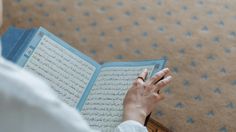 Tips Menguatkan Hafalan dalam Islam, Belajar Bertahap dan Jaga Adab