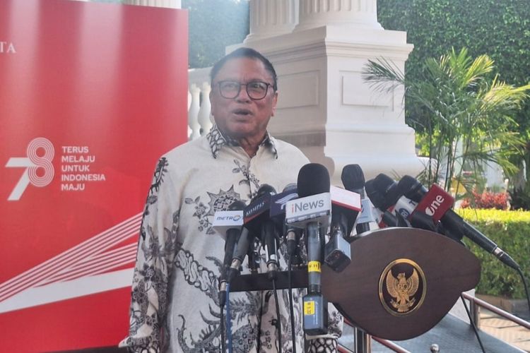 Ketua Umum Partai Hanura, Oesman Sapta Odang (OSO) di Istana Kepresidenan, Jakarta, Senin (29/9/2023).