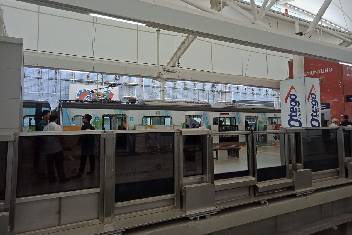 Stasiun MRT Blok M yang terhubung langsung ke dalam Blok M Plaza.