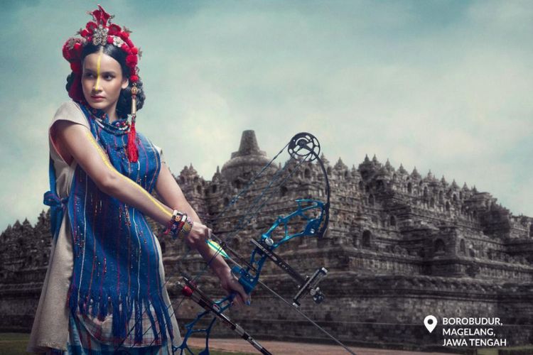 Terinspirasi oleh beberapa budaya di Asia Tenggara dengan model membawa panah sebagai representasi dari olahraga panahan. Latar belakang wisata Indonesia, Candi Borobudur, Magelang, Jawa Tengah.