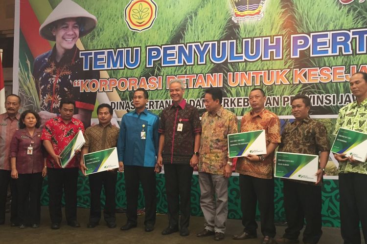 Gubernur Jawa Tengah Ganjar Pranowo menghadiri Temu Penyuluh Pertanian di Semarang, Selasa (10/10/2017)