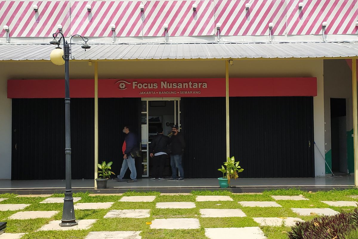 Lokasi perampokan toko kamera yang menewaskan seorang penjaga malam di Jalan Diponegoro, Kota Semarang, Jawa Tengah, Selasa (29/3/2022).