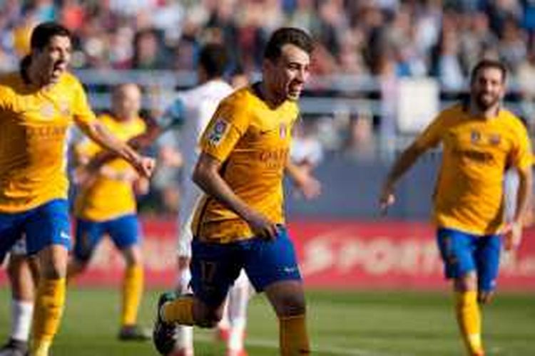 Munir El Haddadi mencetak gol pembuka Barcelona ke gawang Malaga di La Rosaleda, Sabtu (23/1/2016). 