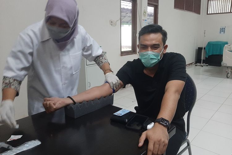Anggota DPR RI Maman Abdurrahman mengaku sempat mengalami kritis karena Covid-19. Maka dari itu, dia akan mendonorkan plasma konvalesen untuk pasien lain di Rumah Sakit Umum Daerah (RSUD) Soedarso Pontianak, Kalimantan Barat (Kalbar).