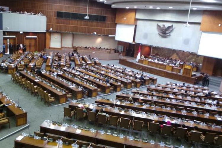 Suasana rapat paripurna pembahasan RAPBN 2016 di Gedung Parlemen, Senayan, Jakarta, Jumat (30/10/2015).