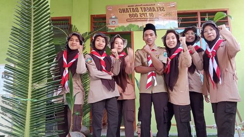 Beragam TPS di Gresik, dari Tema Valentine hingga Pramuka