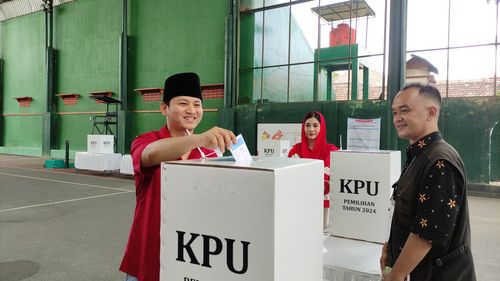 Calon Tunggal Bupati Trenggalek Nur Arifin Tak Lakukan Ritual Khusus Saat ke TPS