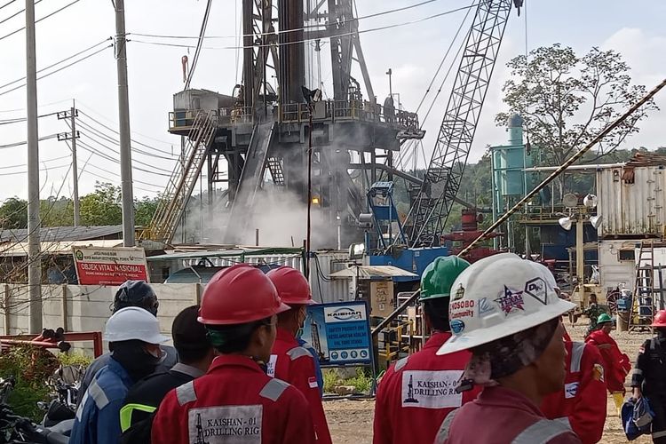 Kebocoran sumur gas milik PT SMGP menyebabkan 21 warga terdampak dan harus dilarikan ke rumah sakit pada Minggu (24/4/2022). Polda Sumut turunkan Tim ke lokasi.