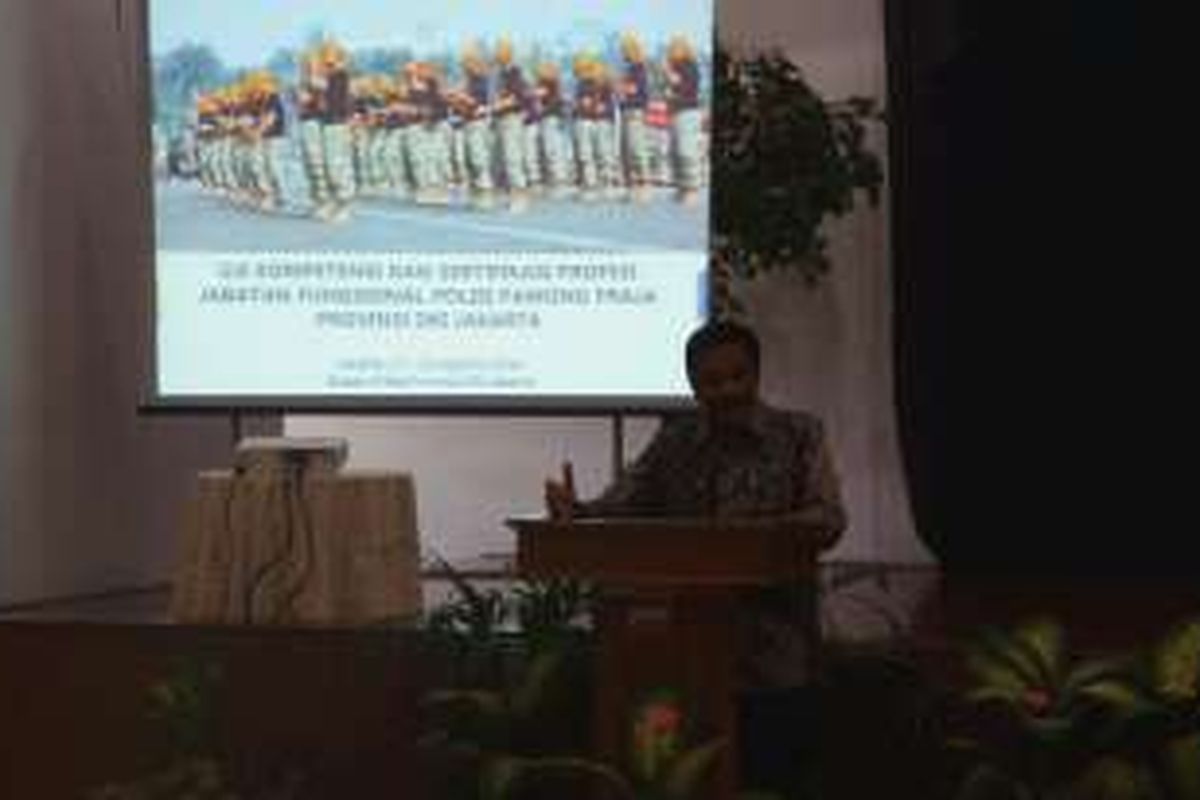 Wakil Gubernur DKI Jakarta Djarot Saiful Hidayat memberi arahan dalam pembukaan uji kompetensi dan sertifikasi Satpol PP DKI Jakarta, Selasa (23/8/2016). 