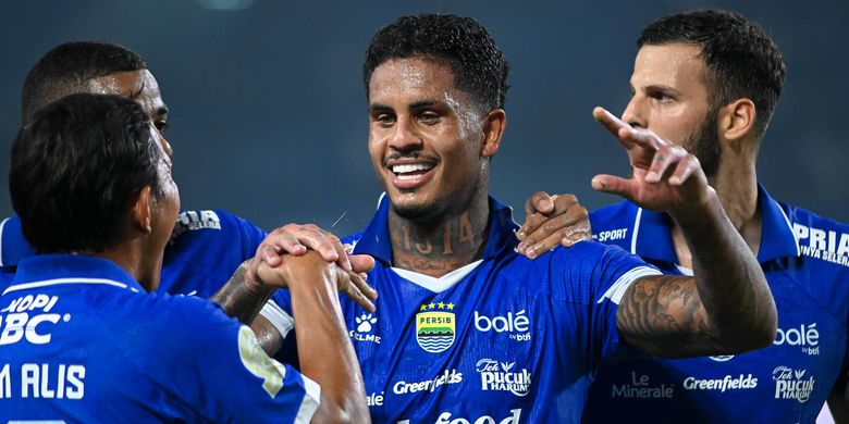 Selebrasi sempat dilakukan Ramon Tanque dan pemain Persib Bandung lainnya sebelum wasit membatalkan golnya ke gawang Persis Solo pada laga pekan ke-10 Super League 2025-2026, Senin (27/10/2025) di Gelora Bandung Lautan Api (GBLA).