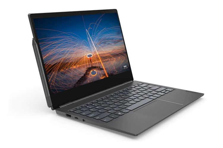 Lenovo ThinkBook Plus tampak depan dengan Precision Pen.