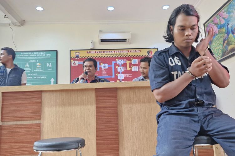 Lelaki bernama Tri Mulyo (27) tega melakukan kekerasan dalam rumah tangga (KDRT) telah ditangkap di Polrestabes Semarang, Jumat (17/5/2024).