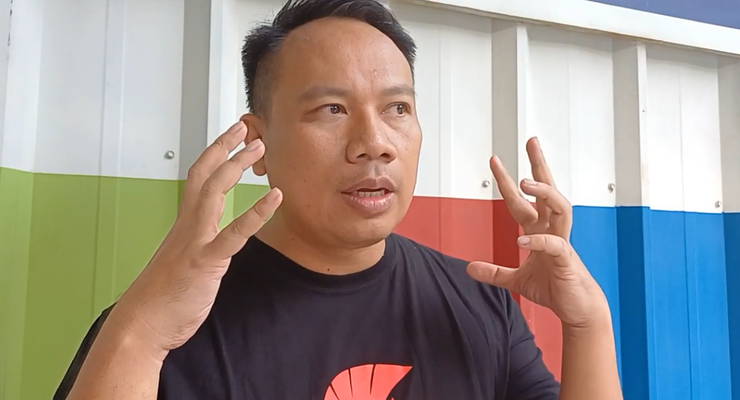 Kalah di Pilkada Pemalang 2024, Vicky Prasetyo "Ngegalau" dengan Cover Lagu Armada