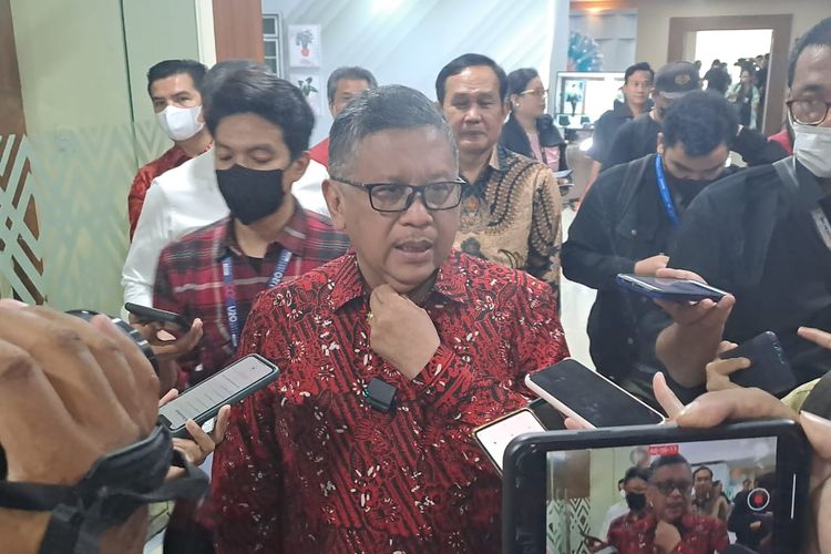 Sekjen PDI-P Hasto Kristiyanto saat ditemui di Kantor DPP PDI-P, Menteng, Jakarta Pusat, Minggu (9/10/2022). 