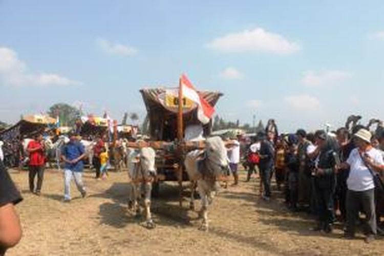 Festival Gerobak Sapi 2015 diikuti oleh 227 peserta di Stadion Sultan Agung, Bantul, Yogyakarta..jpg