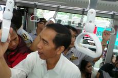 Jokowi Tak Senyum Ditanya Kasus Bus Transjakarta Berkarat