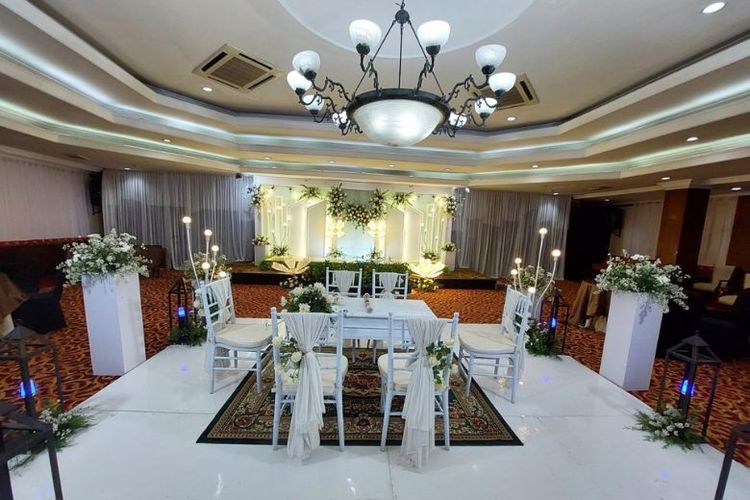 Ruangan ballroom Swiss-Belhotel Borneo Banjarmasin untuk acara pernikahan. 