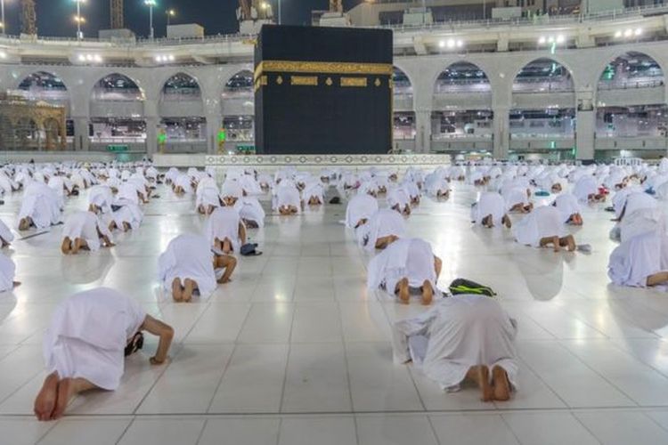 Muslims perform umrah pilgrimage in Saudi Arabia during the Covid-19 pandemic. 