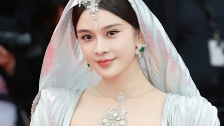 Diusir dari Karpet Merah Cannes, Aktris Zhao Yingzi Dinilai Langgar Aturan Berpakaian