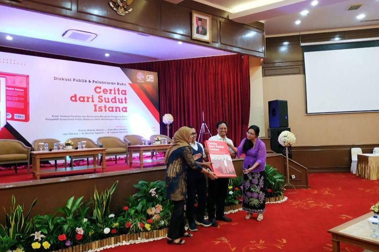 Peluncuran buku Cerita Dari Sudut Istana,  Kisah Tentang Peristiwa dan Berita yang Menghiasi Panggung Media, di Wisma Antara, Jl Medan Merdeka Selatan, Jakarta Pusat, Kamis (12/12/2019).