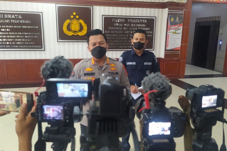 Kabid Humas Polda Aceh, Kombes Pol Winardy mengatakan, Polda Aceh telah menetapkan sepuluh orang tersangka dalam kasus korupsi biaya pendidikan masyarakat Aceh Tahun anggaran 2017.
