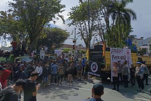 Ironi Kota Minyak, Hanya 2 SPBU Layani Biosolar Bikin Ratusan Sopir Truk Demo DPRD