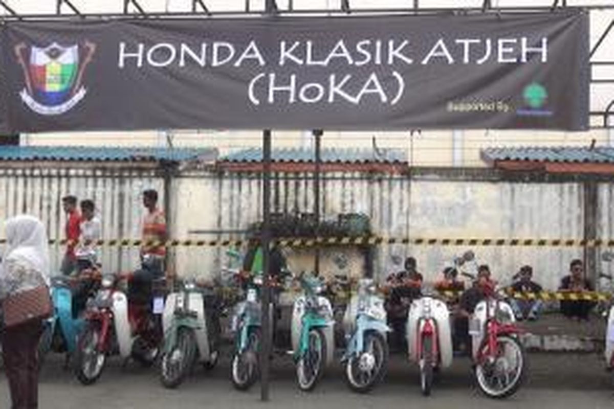 Aneka Motor Tua dipamerkan dalam ajang pameran dan kontes even motor klasik Banda Aceh, Sabtu (18/4/2015). 