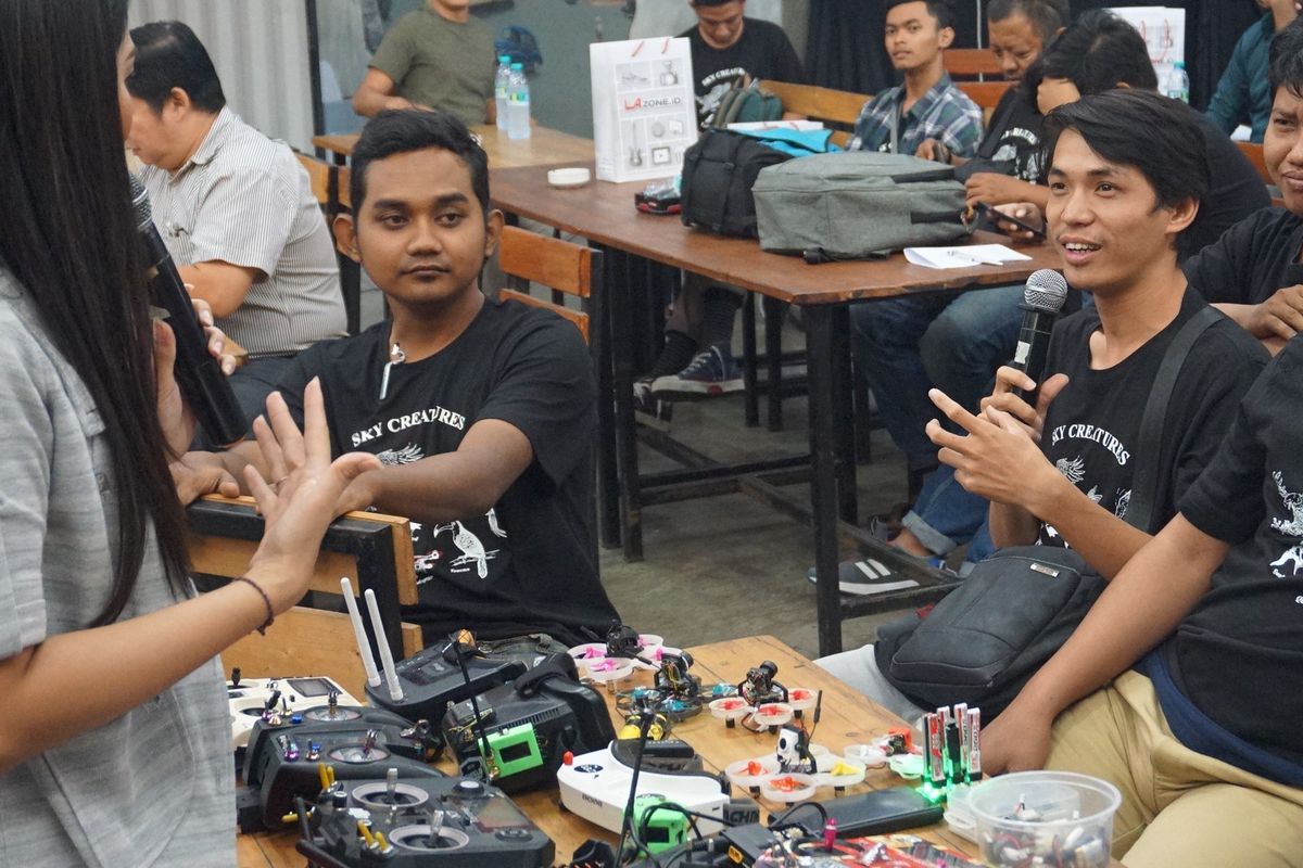 Program Lensa Academy digelar di 10 kota di sepanjang tahun ini. Sebelum Surabaya yang menjadi kota keempat, kegiatan ini sudah lebih dulu digelar di Bandung, Yogyakarta, dan Jakarta. Selanjutnya program ini akan menyambangi Semarang, Purwokerto, Jember, Malang, Banjarmasin dan Pontianak. 