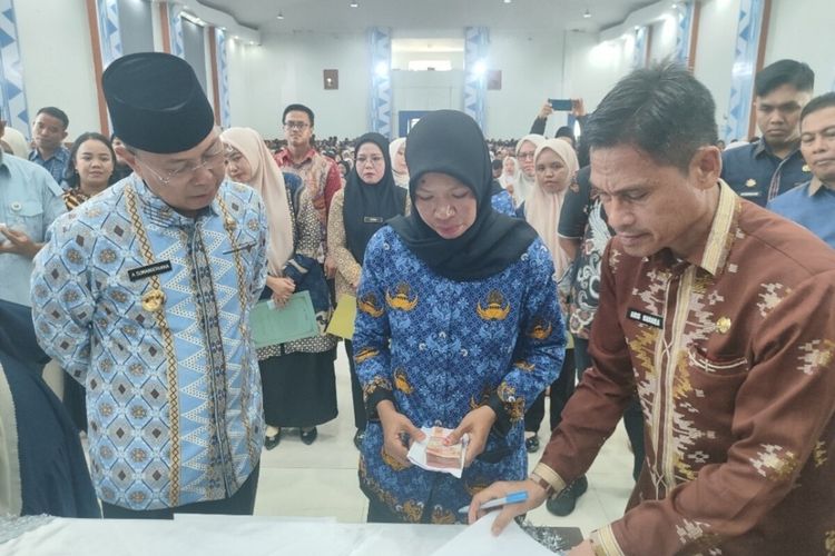 Kisah Guru PPPK Paruh Waktu asal Muna, Gaji 6 Bulan Cair Sebagian untuk Lunasi Utang