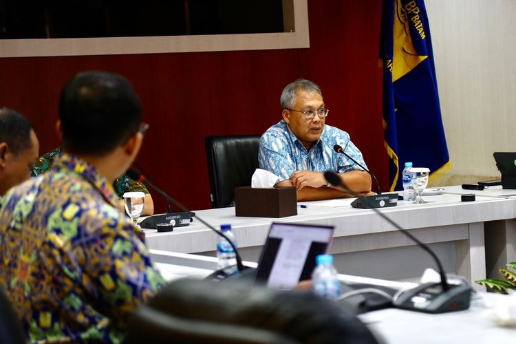 Kementerian Pekerjaan Umum dan Perumahan Rakyat (PUPR) RI menggelar rapat teknis bersama Badan Pengusahaan (BP) Batam untuk mempercepat pembangunan Kawasan Pulau Rempang, Batam, Kepulauan Riau (Kepri). 