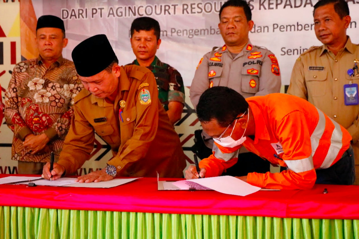 Aula terbuka yang diresmikan pada Senin (6/3/2023) ini dibangun oleh PT Agincourt Resources (PTAR), pengelola Tambang Emas Martabe.