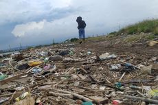 Hujan Deras, Dermaga Tambakrejo Semarang Dipenuhi Sampah Kiriman, Banyak Perahu dan Jaring Nelayan yang Rusak