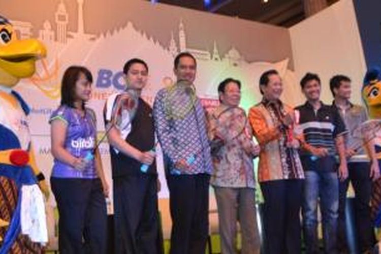 Konferensi pers  BCA Indonesia Open SUper Series  Premier yang menghadirkan Jahja Setiaatmadja (Presdir BCA), Jan Haryadi (Djarum Foundation), Ketua Umum  PP PBSI, Gita Wirjawan, Kabid Binpres Ricky Subagdja serta para pemian muda Hana Ramadhini dan Angga Pratama/Ricky Karanda Suwardi