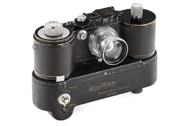 Bodi Leica 250 GG Reporter dari sisi depan