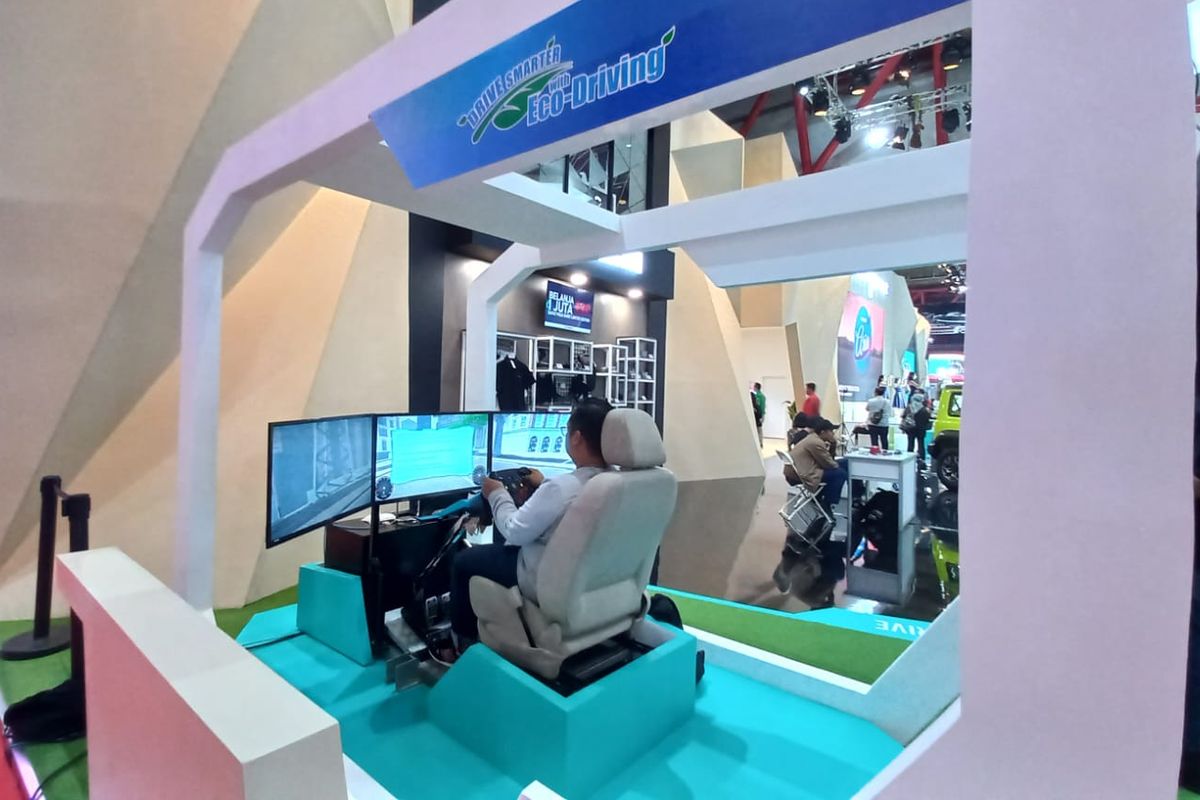 Simulator Eco Driving di booth Suzuki di Indonesia International Motor Show (IIMS) 2023