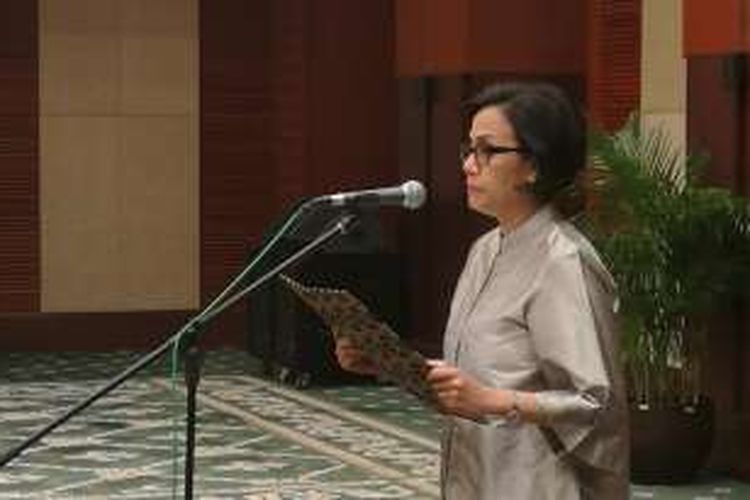 Menteri Keuangan Sri Mulyani saat melantik dua pejabat baru Kementerian Keuangan, Jakarta, Senin (31/10/2016)