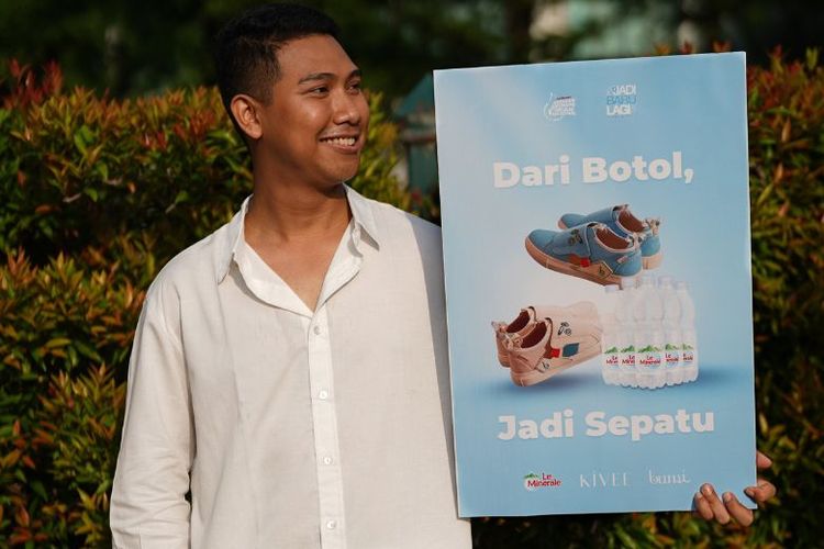 Le Minerale berkolaborasi dengan Pijak Bumi dan Kivee meluncurkan koleksi produk fashion berbahan botol plastik bekas Le Minerale. 