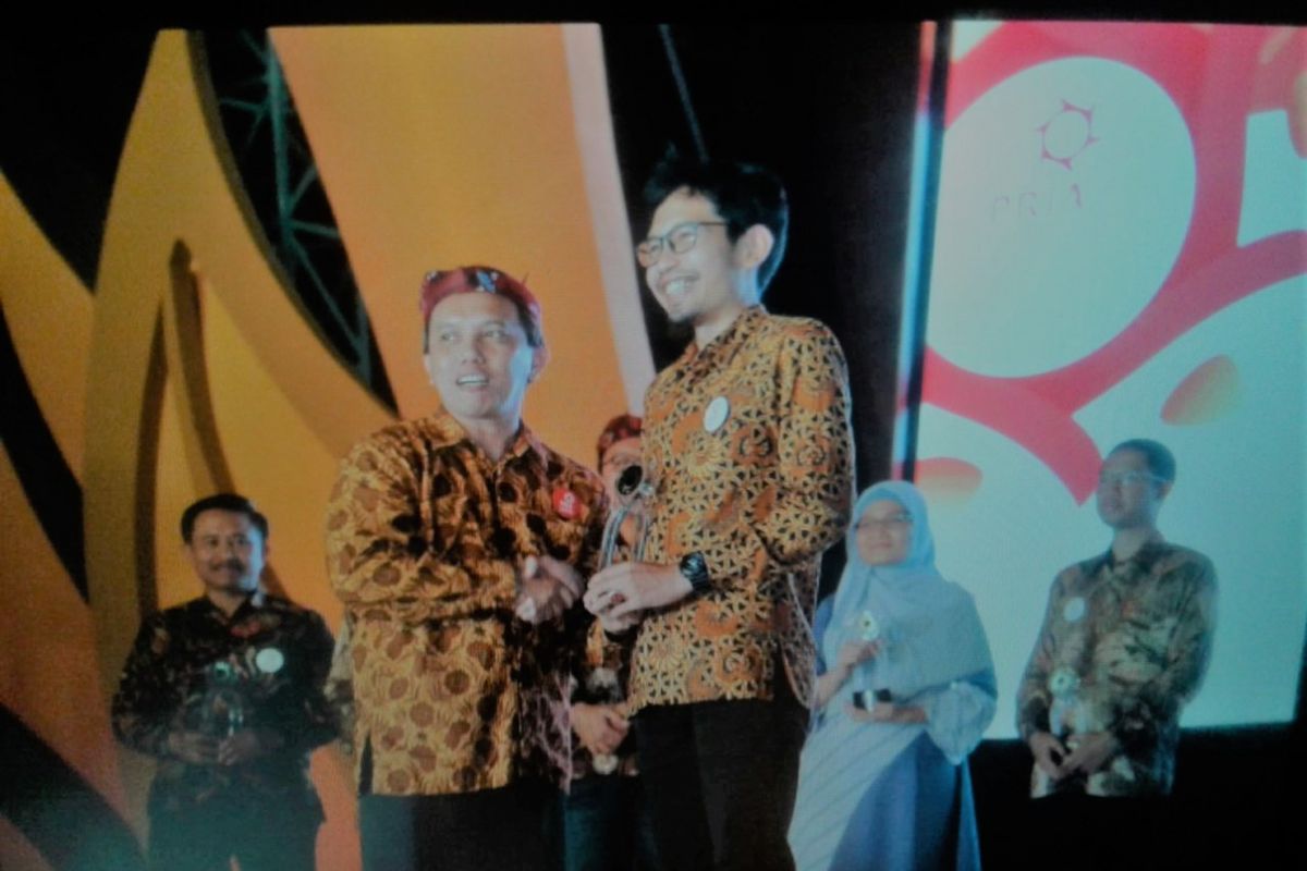 Kota Semarang meraih penghargaan tiga kategori sekaligus, yaitu Kategori Pemerintah Kota terpopuler, Owned Media, serta program PR. Penghargaan tersebut diserahkan oleh CEO PR Indonesia dalam ajang PR Indonesia Award 2018 yang digelar di sepanjang Jalan Tunjungan Surabaya, Kamis (29/3/2018).

