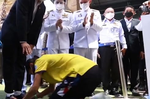 Sambil Bersujud, Atlet Taekwondo Thailand Persembahkan Medali Emas Olimpiade ke Sang Ayah 