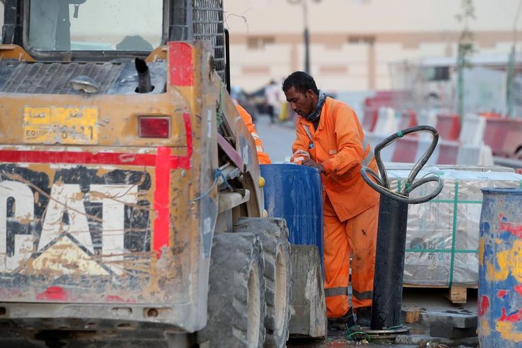 Qatar dituduh memperlakukan pekerja migran dengan buruk, mencakup upah rendah dan kondisi berbahaya.