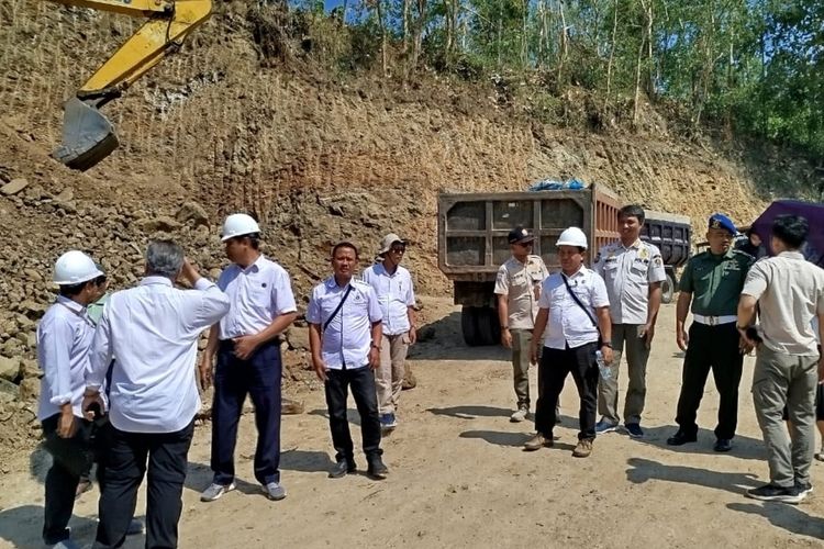 Tim Terpadu DIY mendatangi lokasi pertambangan tanah urug di Kapanewon Gedangsari, Gunungkidul. Rabu (26/6/2024)